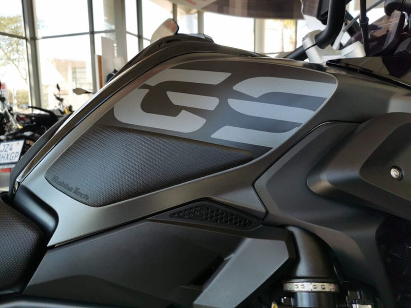 Rubbatech AK Carbon R1200GS/R1250GS Rubbatech knie tankpads voor de BMW R 1200 GS LC en R 1250 GS Tankpads